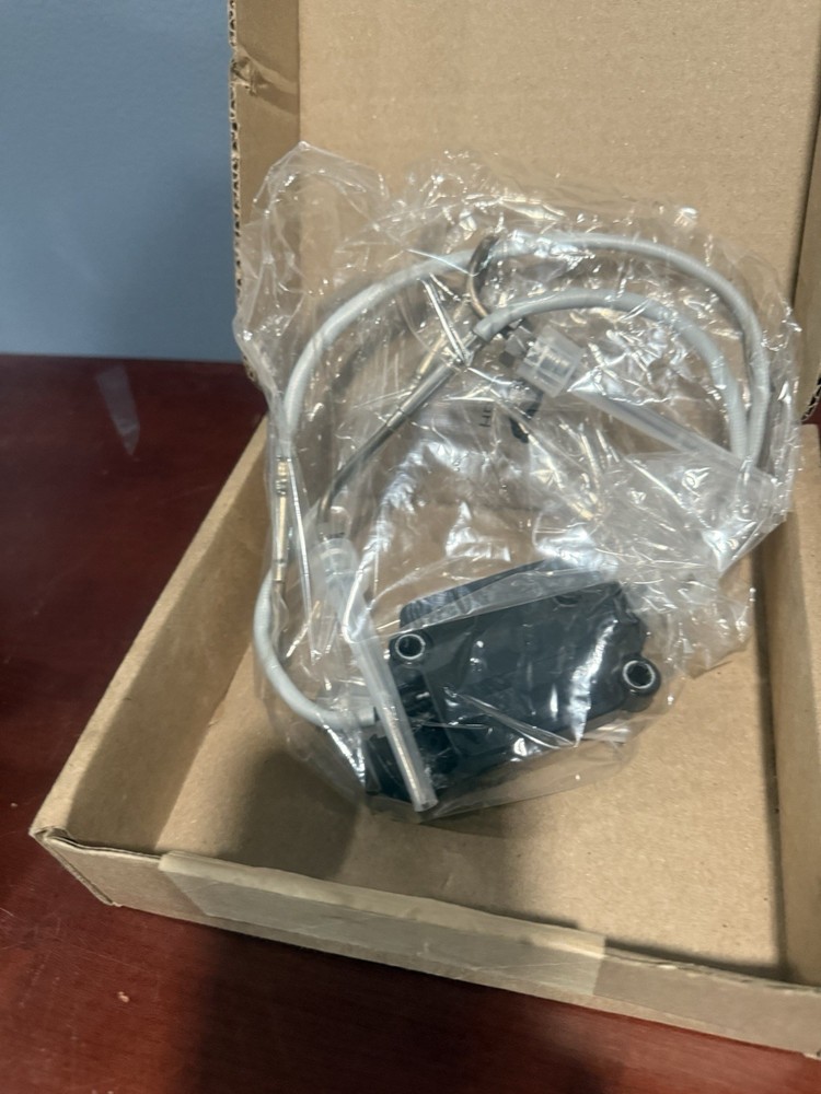 GENUINE NEW OEM CUMMINS TEMPERATURE SENSOR 4384812
