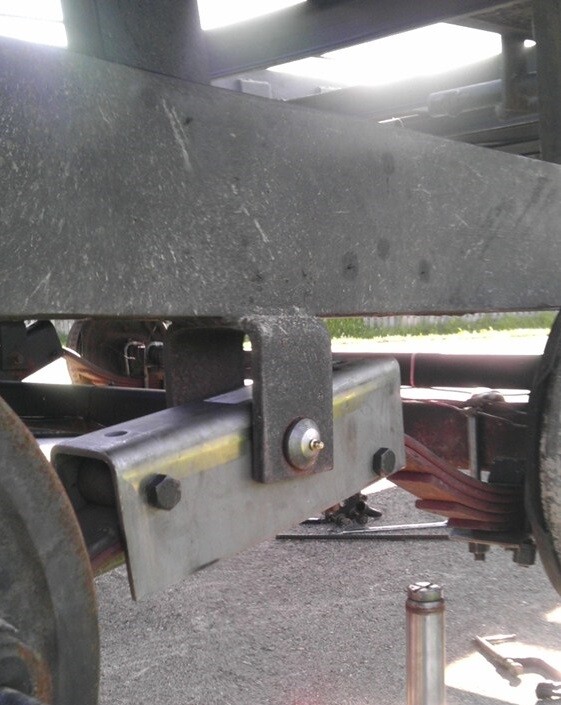 Equalizer for 2" Wide Slipper Springs 12" Long 7/8" Center Hole W/ Nuts & Bolts