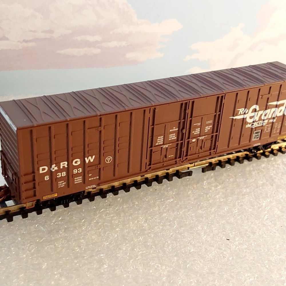 Microtrains RioGrande 60ft Waffle Ribbed Extra Ht Boxcar NEW