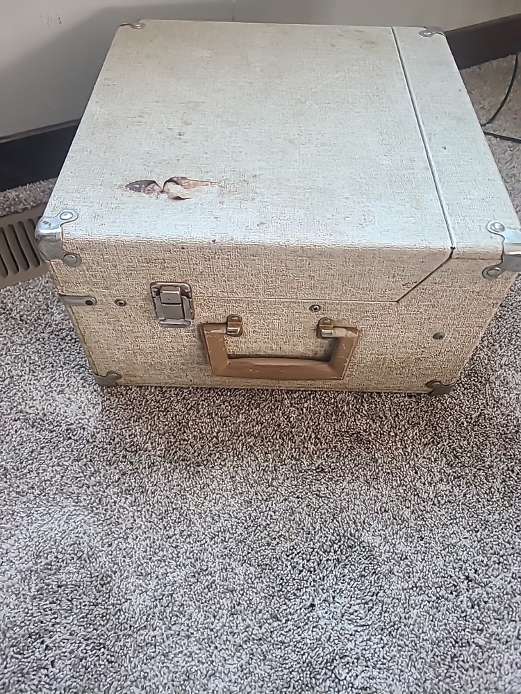 Newcomb Solid State Portable Suitcase Record Player EDT-15M