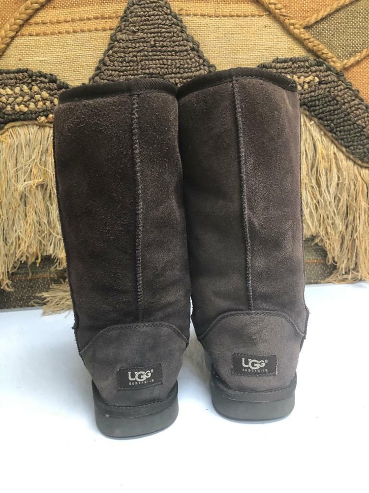 UGG WOMENS BROWN WINTER BOOT SIZE 8