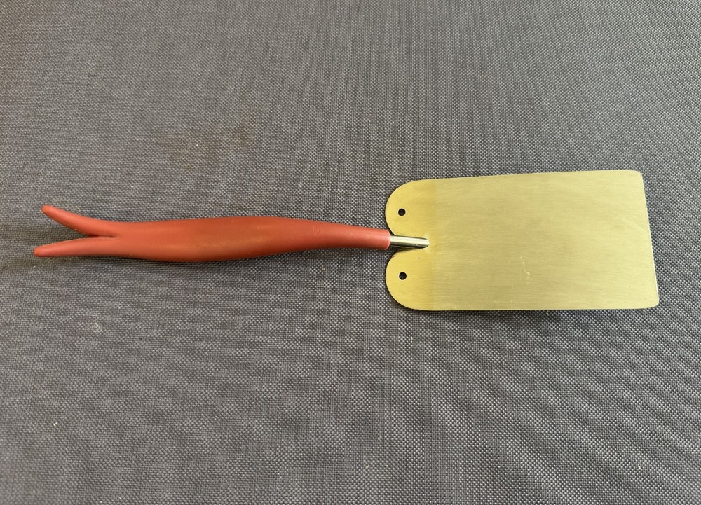MEPRA ITALY STAINLESS SHORT HANDLE SOLID SPATULA FLIPPER MAGENTA HANDLE 11-5/8"