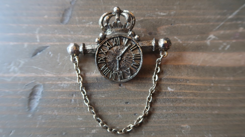 Vintage Clock Broosh Time 6:08
