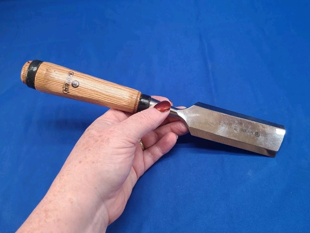 Mifer 1 1/2" Bevel Edge Socket Chisel (edge needs some TLC)