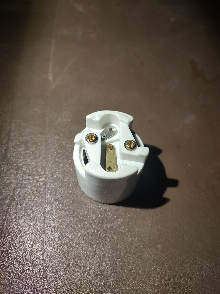 P28s Medium Prefocus 10a 250v