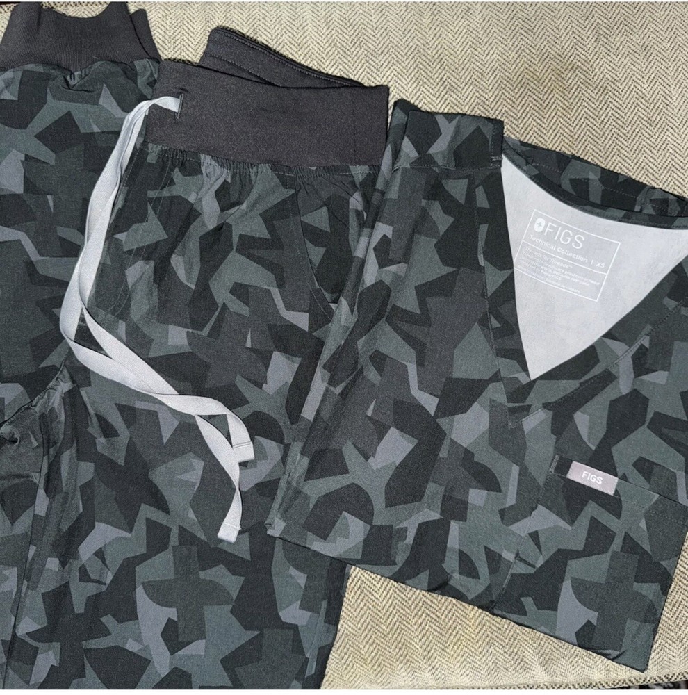 Figs extra sampler top and 2xs Pants