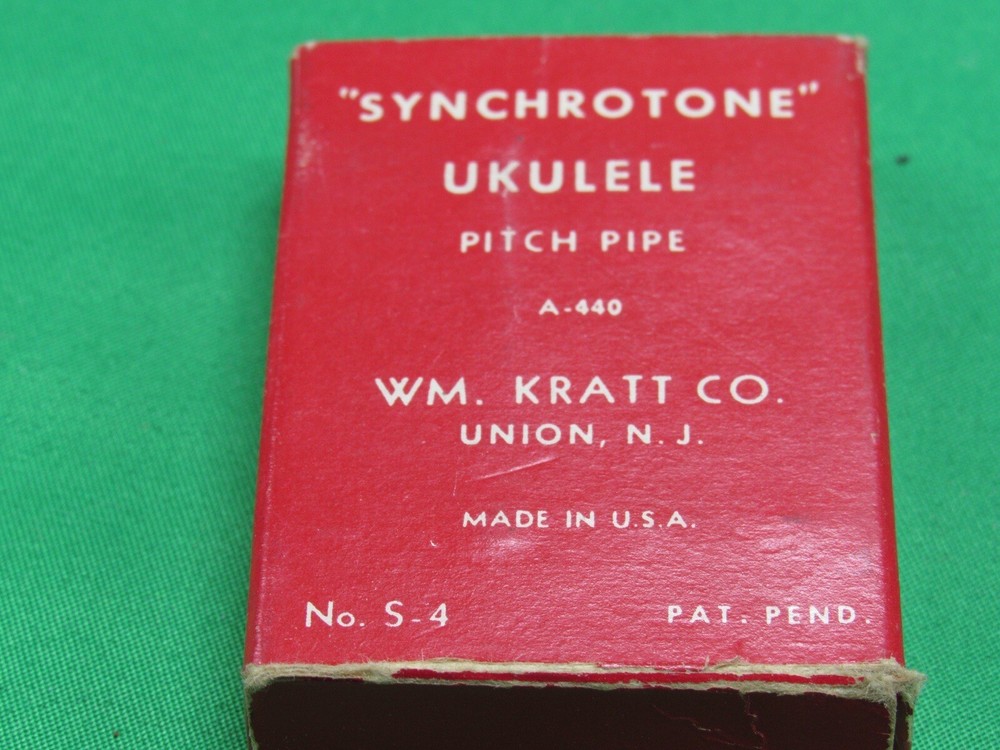 We Kratt “Synchrotone” Ukulele Pitch Pipe In Original Box Tested