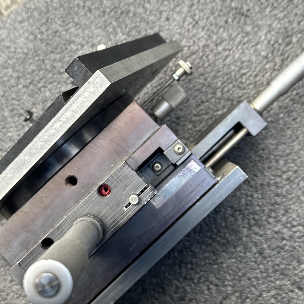Daedal XY and Top Rotation Micropositioner