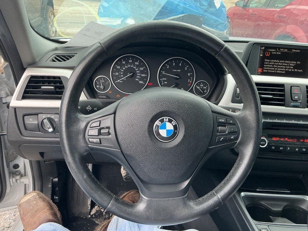 320I 2015 Glove Box 4982380