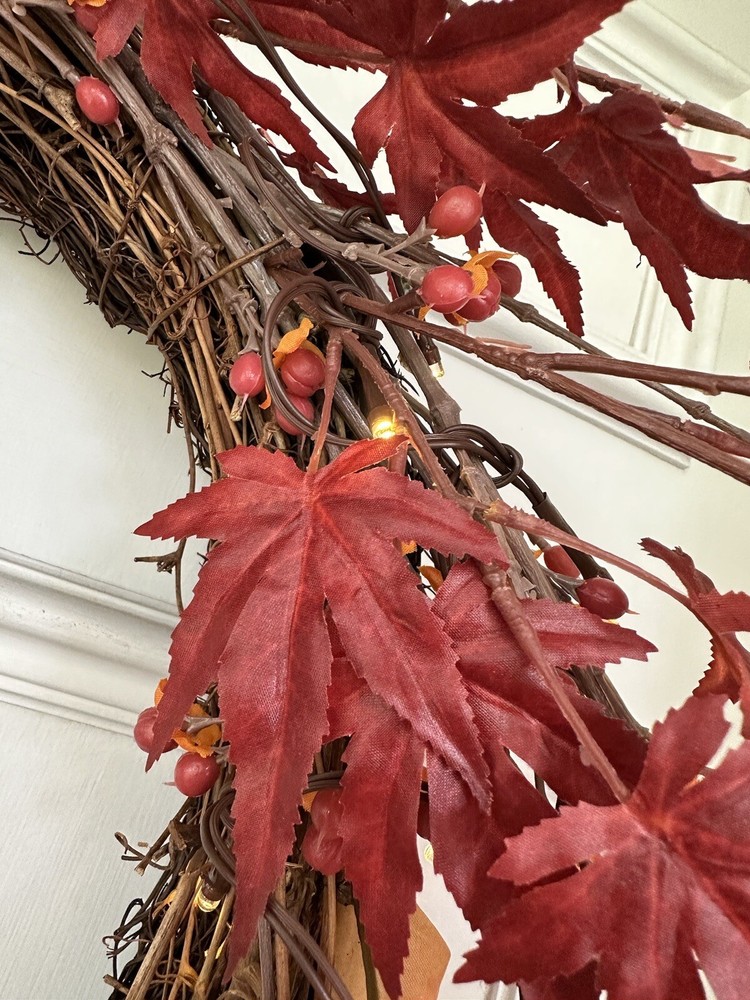 Retired Pottery Barn Fall Lit Maple Leaf Wreath. 16”