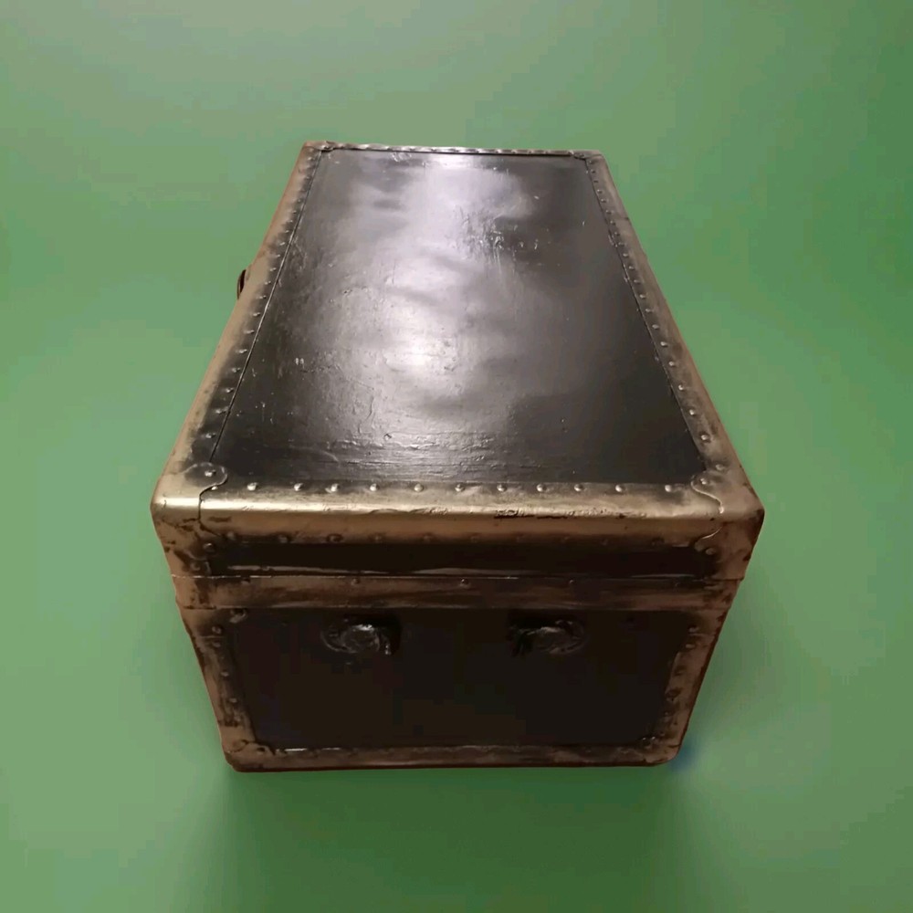 VINTAGE non breakable trunk . co New York