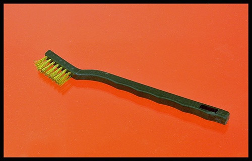 Small Brass Wire Brush w/ Plastic Handle - 6 3/4"