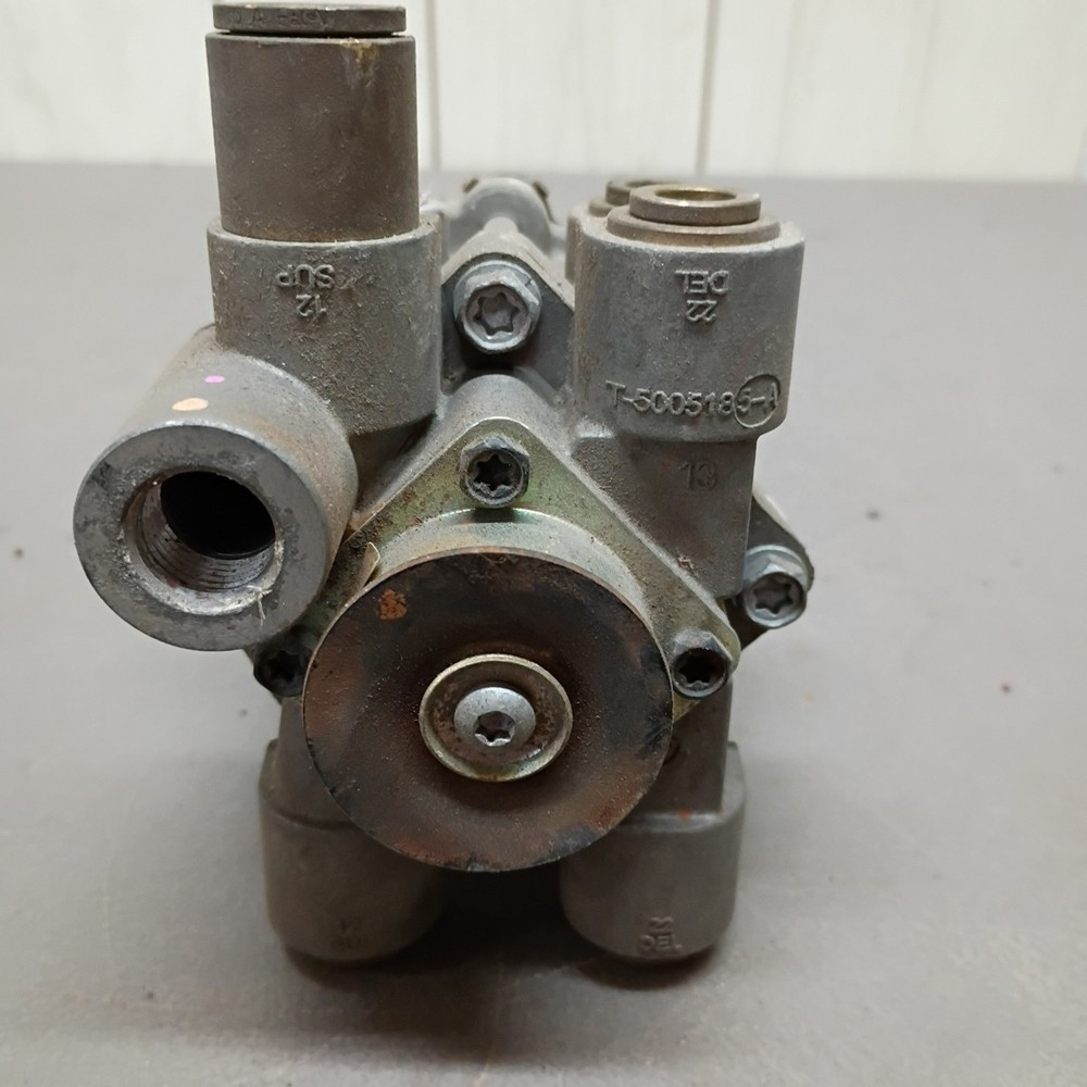 BENDIX BRAKE VALVE T 5005185 A / T 5018331 Untested
