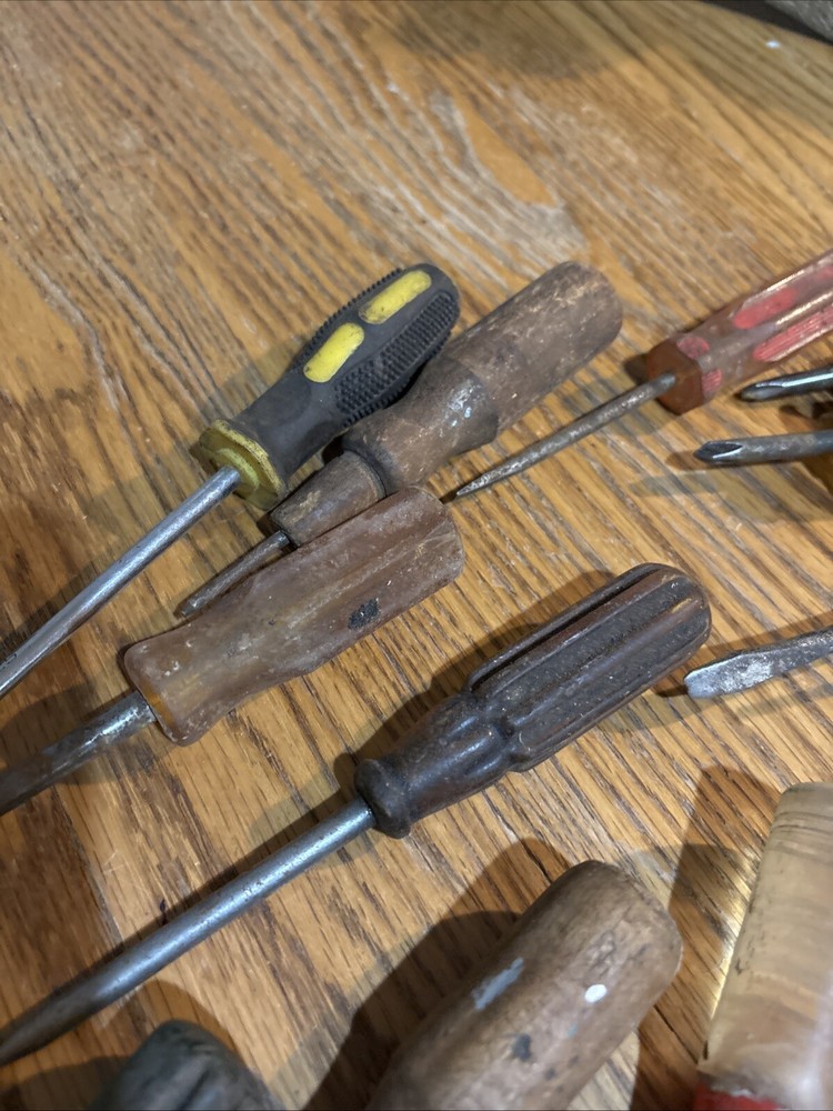 HUGE SCREWDRIVER LOT MIXED 82 PIECES TOTAL