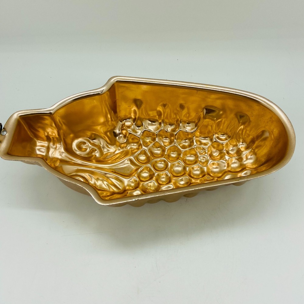 Copper Grape Bundt Cake Pan Mold Jello Kitchen Wall Hanging Bakeware Vintage