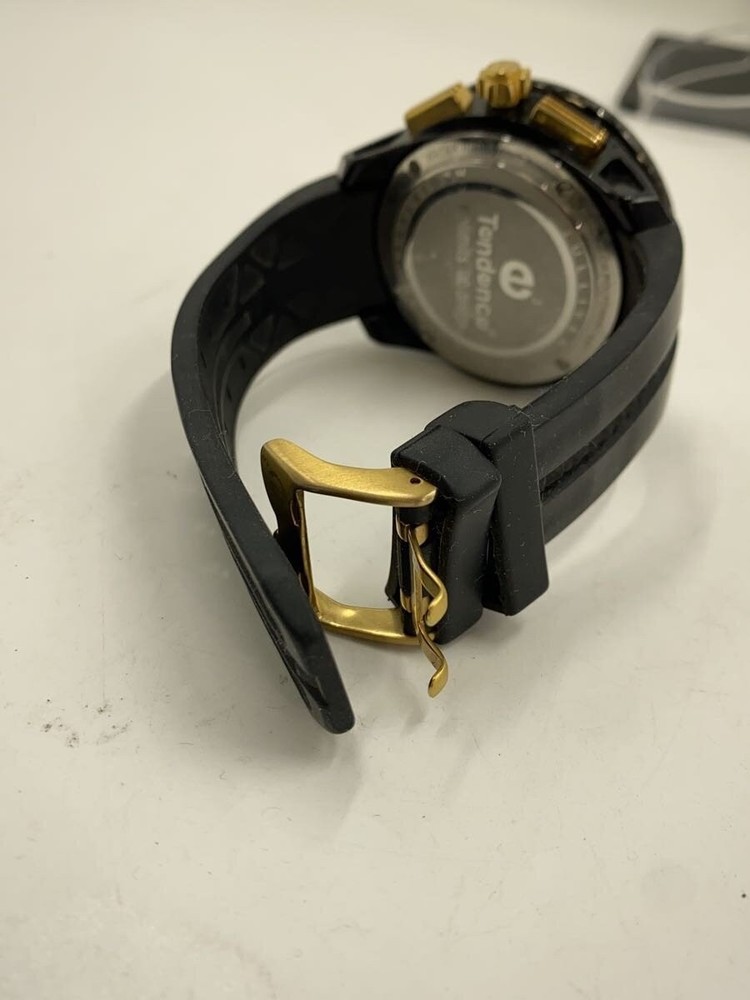 Tendence Quartz Wristwatch / Analog / Rubber / Black / Black