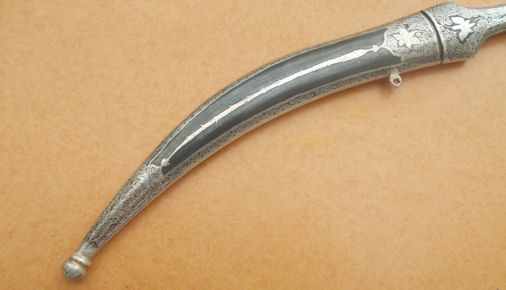 A MUGHAL SILVER KOFTGARI CEREMONIAL DAGGER, KHANJAR