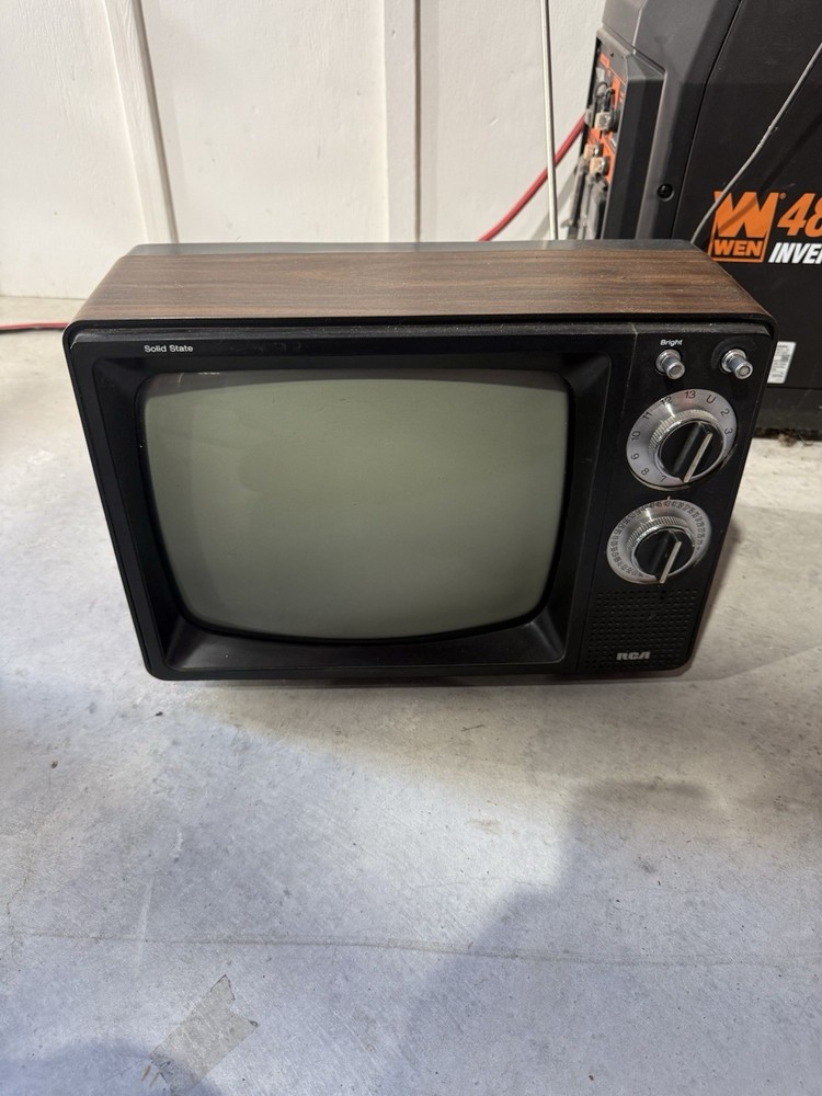 RCA AJR 120W Vintage Solid State Television 1982 Solid State Model AJR 120W