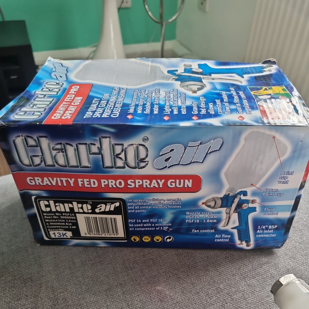 CLARKE Gravity fed Pro Spay Gun PGF14 With Bottle, USED ONCE