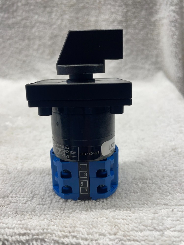 NOS APT Switch LW39-16B-B2-202/2