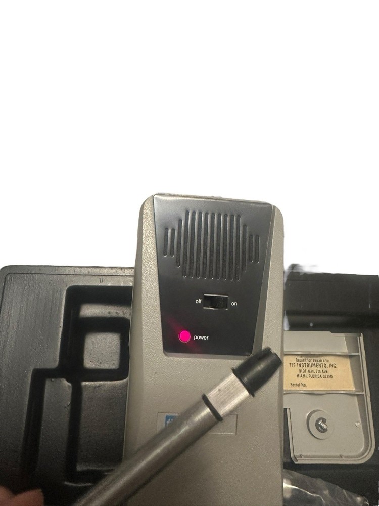 TIF 5500 Pump Style Automatic Halogen Leak Detector & Case