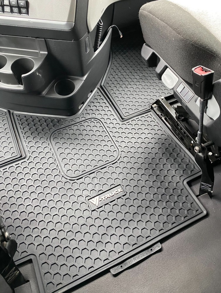 RUBBER FLOOR MATS FOR FREIGHTLINER CASCADIA 126 2017-PRESENT