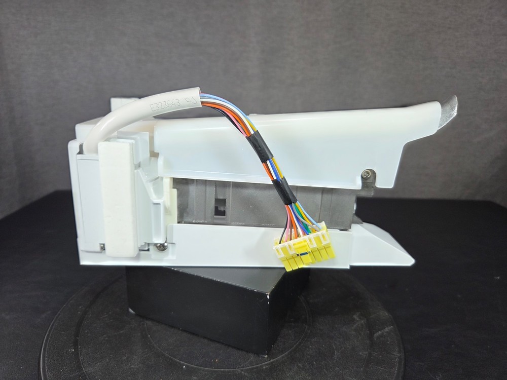 DA97-13718C for Samsung Refrigerator 6-Cube Ice Maker New Open Box