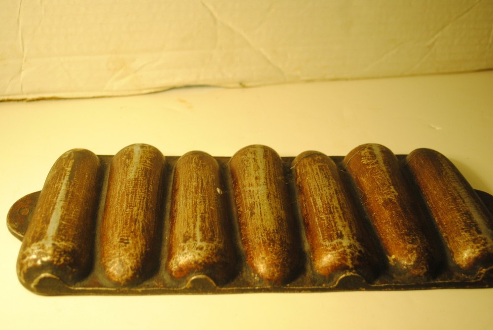VTG Cast Iron Corn Pan Seven Corn Cobs