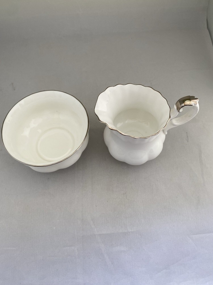 ROYAL ALBERT CHANTILLY CREAM AND OPEN SUGAR BOWL SET