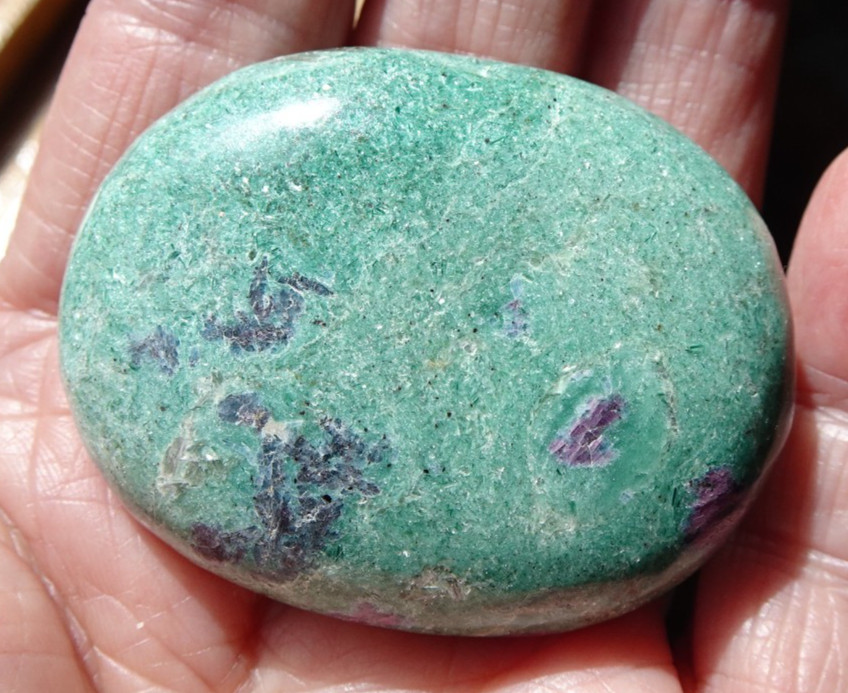 Ruby Fuchsite Palmstone - India sc1010