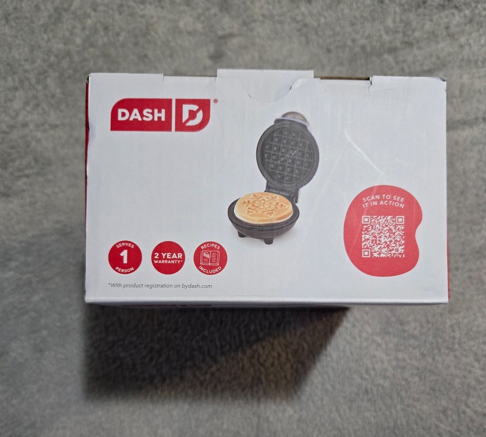 NIB Dash Snowflake Mini Waffle Maker 2023 Nonstick 4" Surface Christmas Holiday