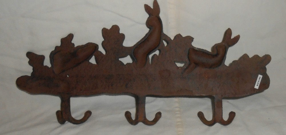 CAST IRON RUST FINISH 3 RABBITS WITH OAK LEAVES COAT HOOK (3 DOUBLE HOOKS)
