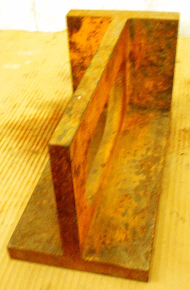 UNKNOWN BRAND GROUND UNIVERSAL RIGHT ANGLE IRON, 9" X 16" X 8"