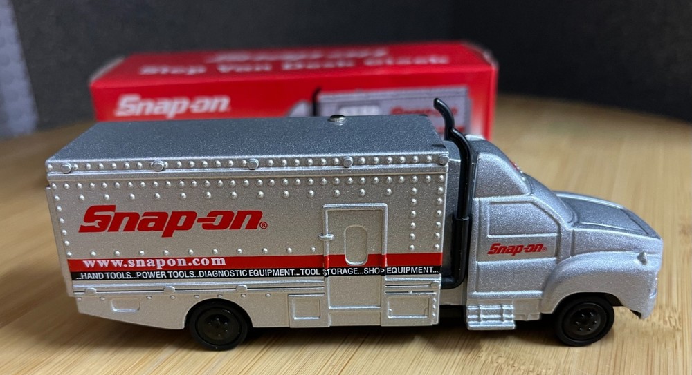 Snap-on Step Van Desk Clock with new battery
