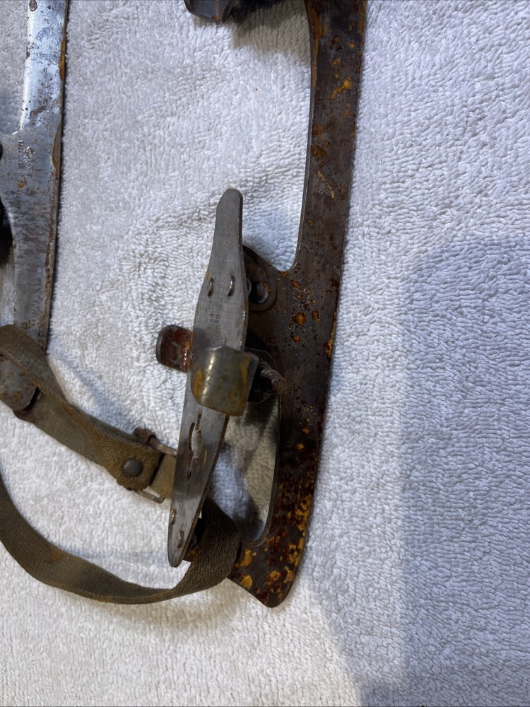 ANTIQUE CLAMP ON ICE SKATES