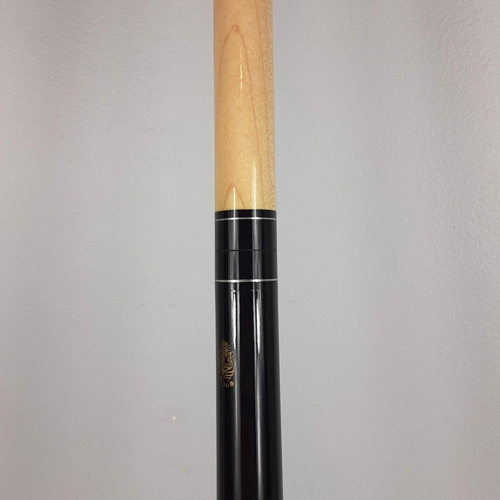 Tai ba Pool Cue Stick with Case 19.5 oz Joint Protector EUC