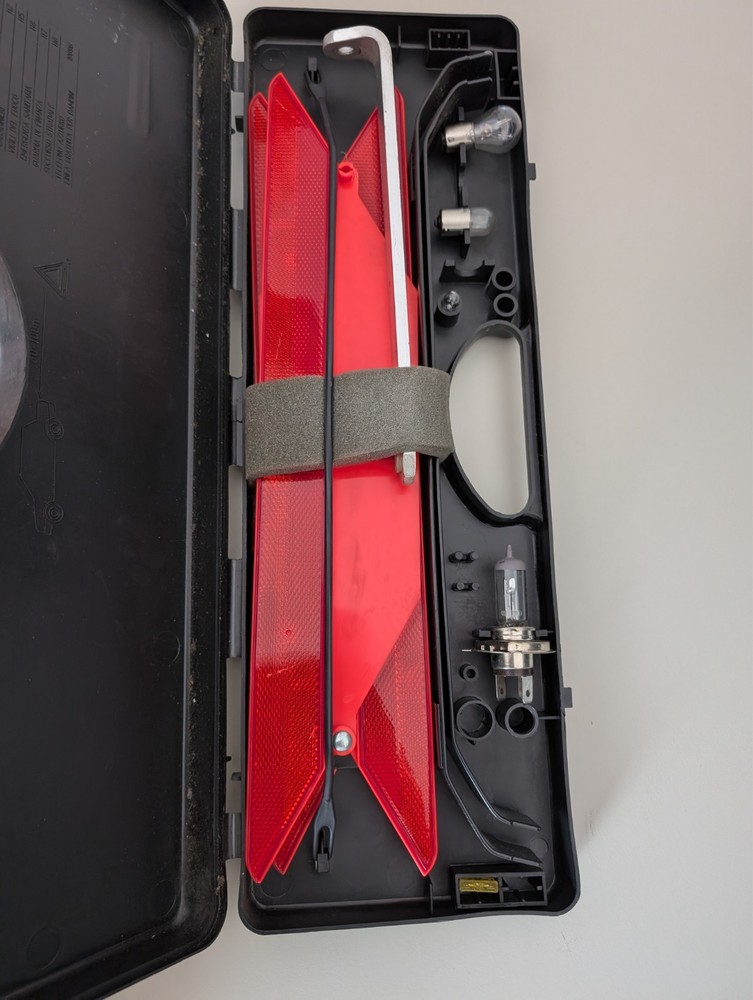 Car Approved Emergency Triangle with Case + Bulb Set