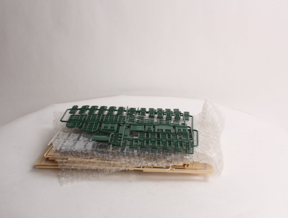 Walthers 933-3024 HO Milwaukee Beer & Ale Structure Building Kit