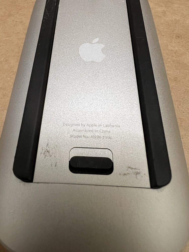 Apple Magic Mouse A1296 White Wireless Bluetooth + Fresh Batteries. Works Great