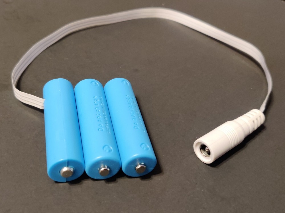 3 x AA Battery Replacement Eliminator Kit (White) for Electronic Devices