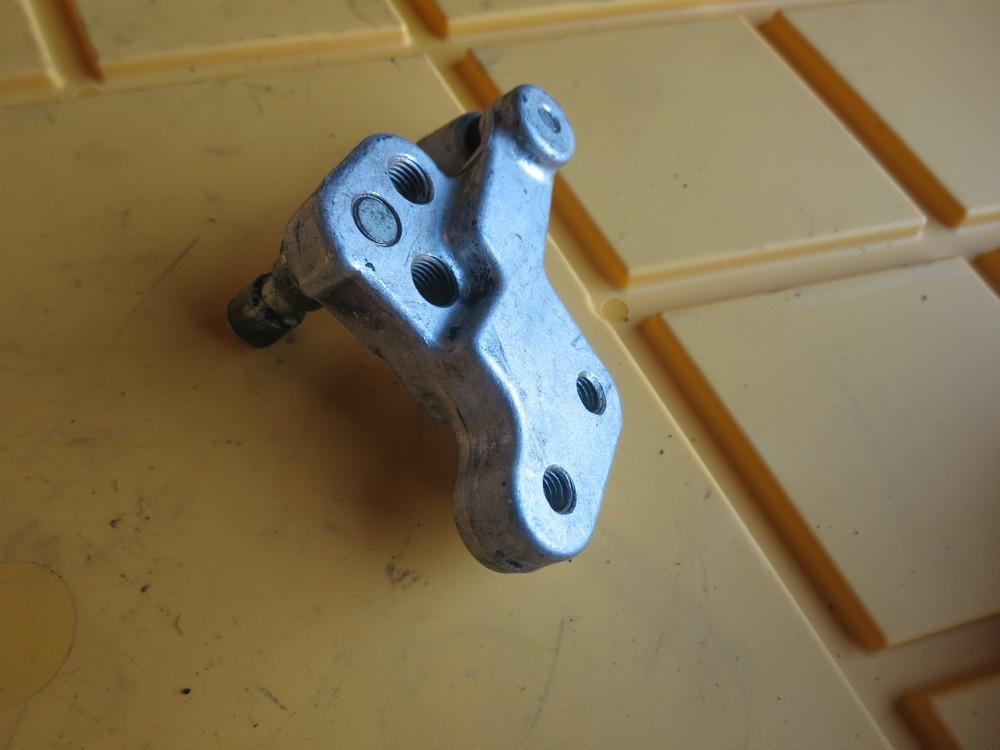 08-09 SUZUKI GSXR600 SHIFTER BRACKET
