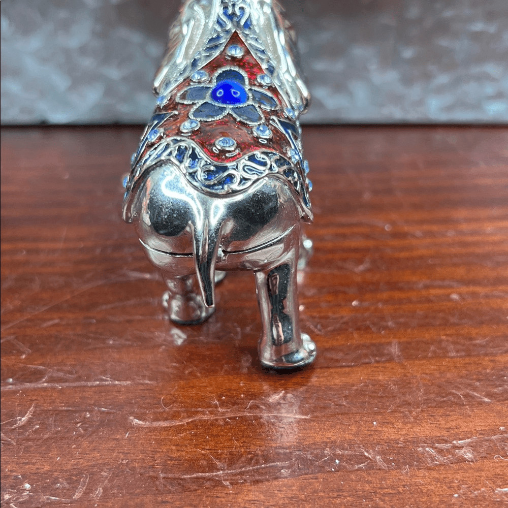 Qifu Elephant Trinket Box