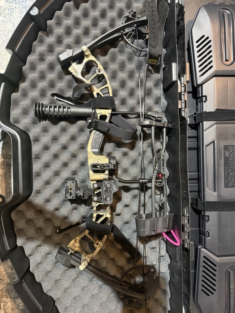 PSE Compound Bow Camo Black Aluminum w/ Case, Arrows, Release Aid