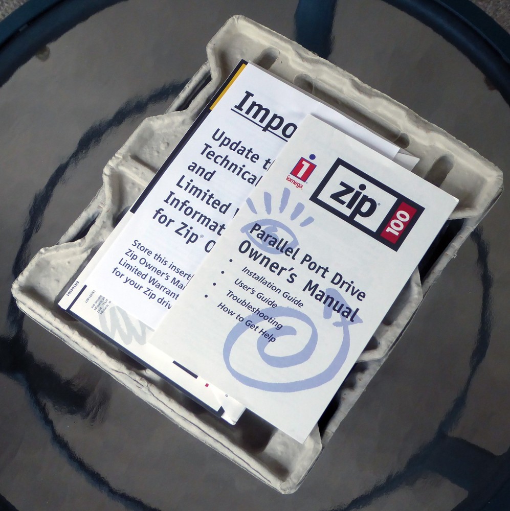 Iomega Zip 100 External Parallel Drive w/20 Discs Original Packing and Docs