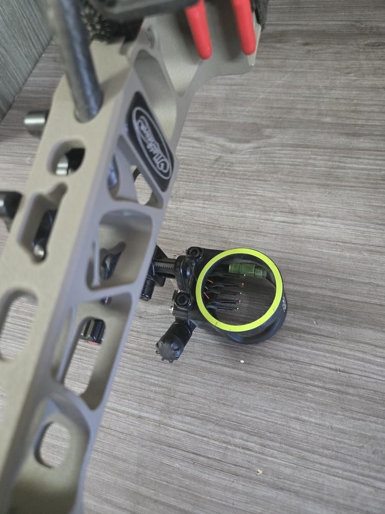 MATHEWS BOWS / ARCHERY PHASE 4 33 (PSO040697)