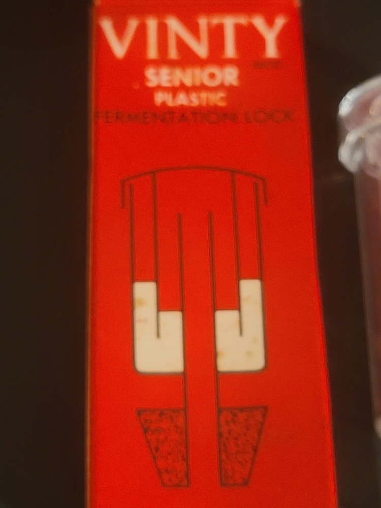 NEW IN BOX Leigh Williams & Sons Plastic Fermentation Lock Made In England