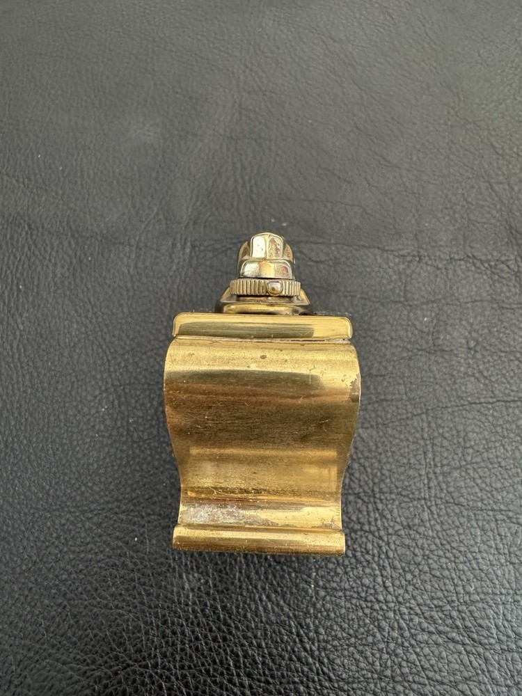 Vintage Ronson Varaflame Table Lighter.