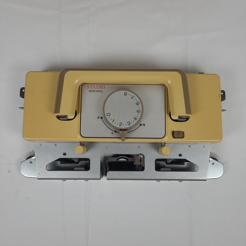 STUDIO MOD 560L KNITTING MACHINE CARIAGE ONLY, NO ATTACHMENTS