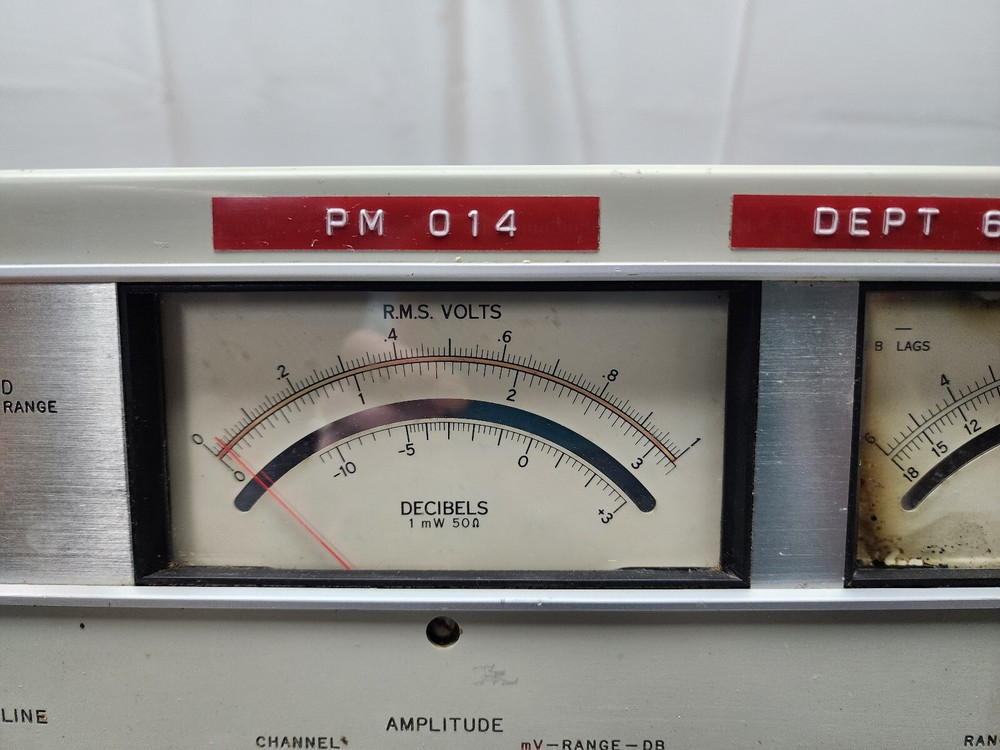 Hewlett Packard 8405A Vector Voltmeter w/ 2 Probes
