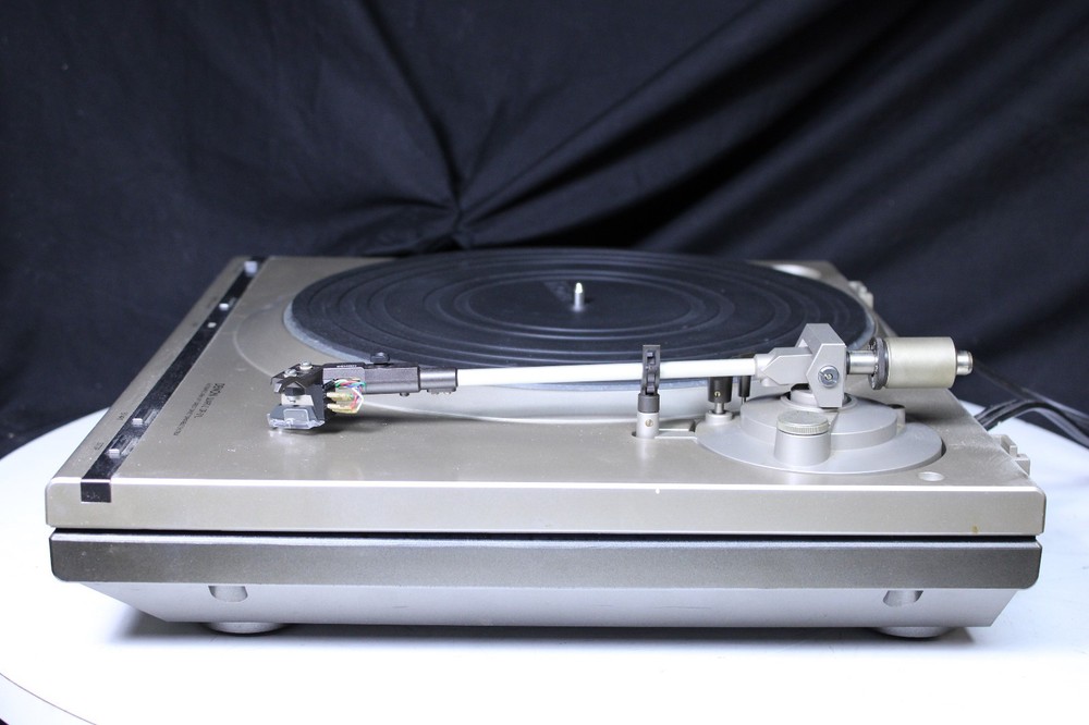 DENON DP31.L Automatic Arm-Lift Direct Drive Turntable